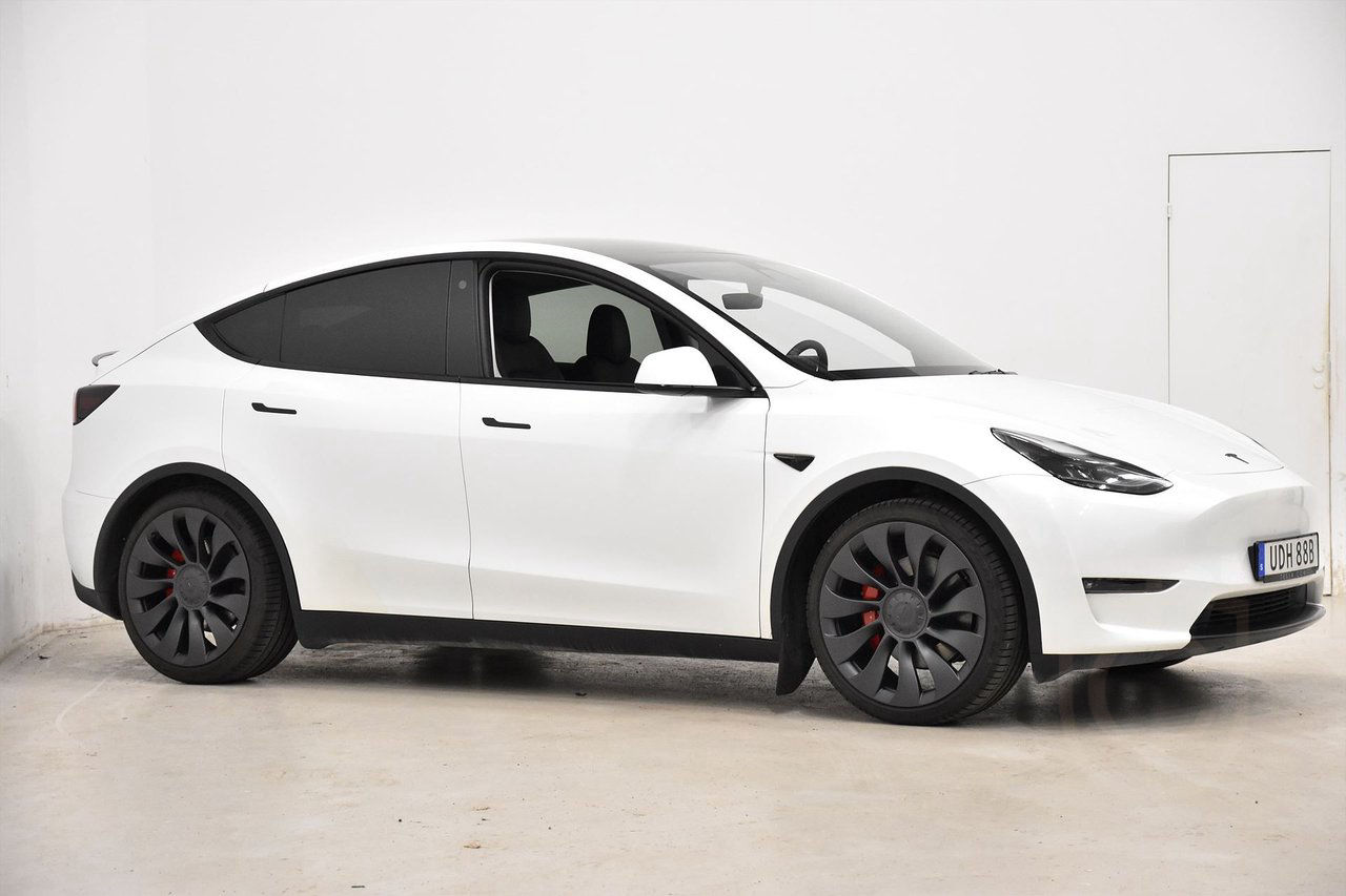 Tesla Model Y Performance AWD Pano