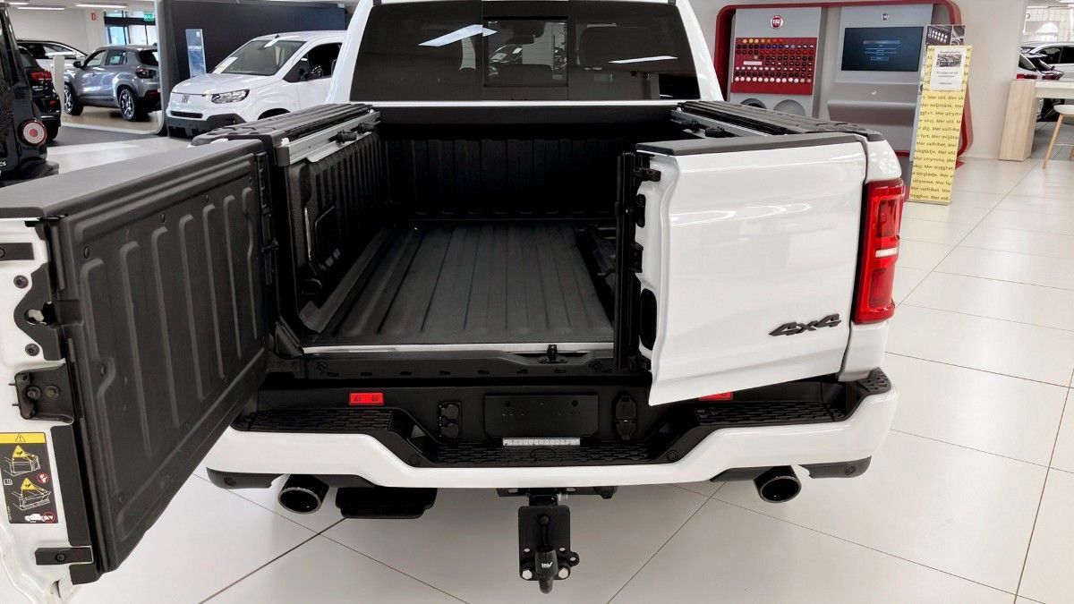 RAM 1500 RAM 1500 CREW CAB 4X4 LIMITED NIGHT RB