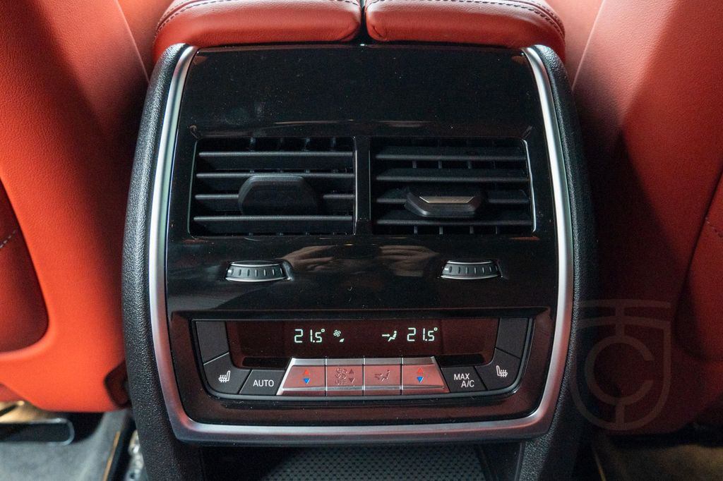 BMW XM 50e DR.ASS.PRO.SOFTC.MASSAGE.H/K.360°.AHK.