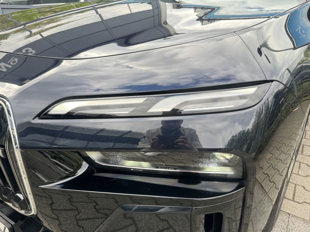 BMW M760e xDrive M Sport Massage Sitzlüft AHK DA-Pro