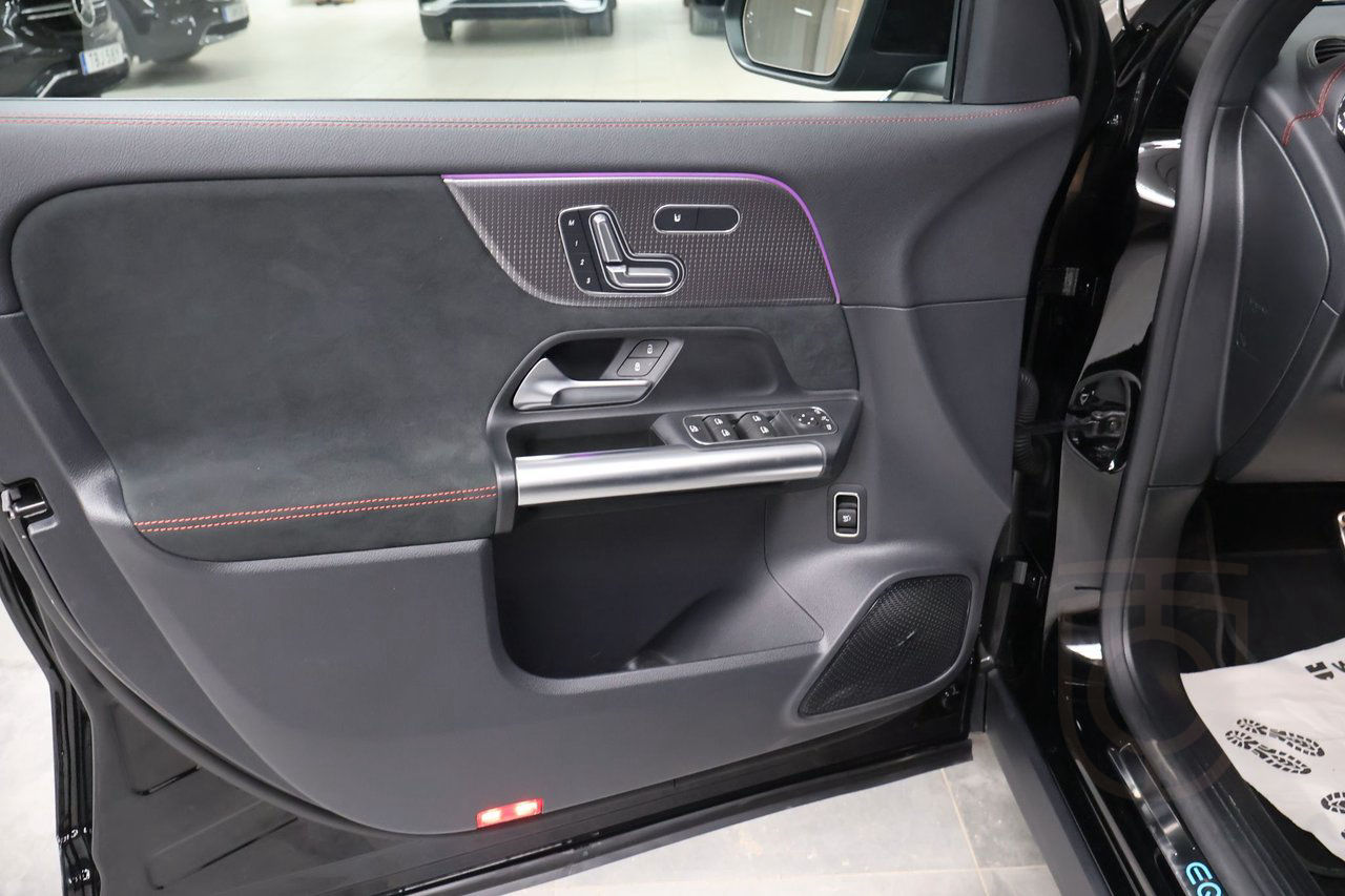 Mercedes-Benz EQA 300 4MATIC AMG PREMIUM NIGHT KEYLESS LED