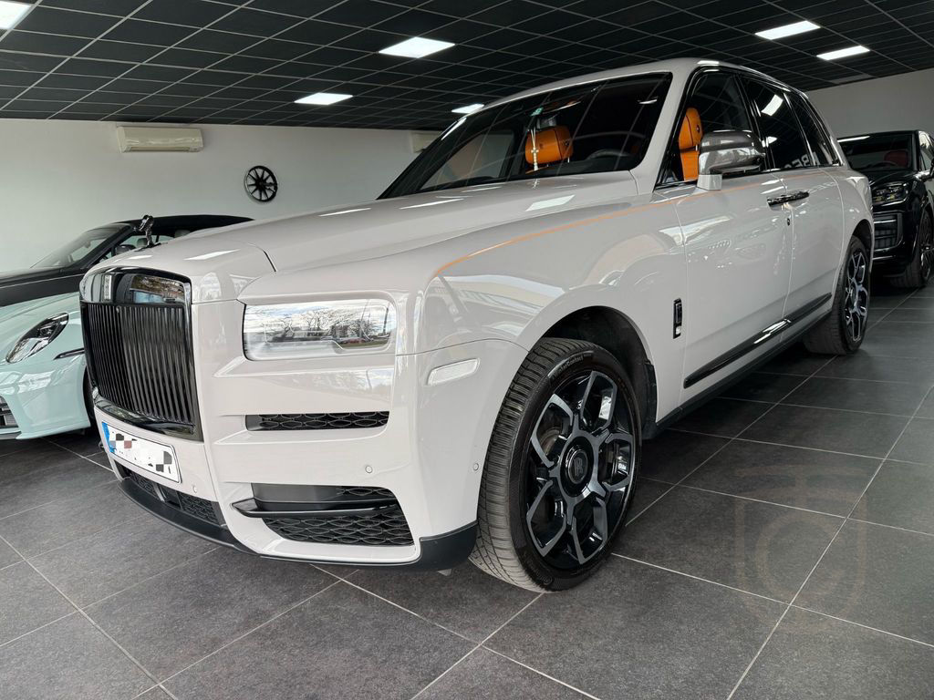 Rolls-Royce Cullinan- 4 seats- Bespoke- Starlight- Tables+TV