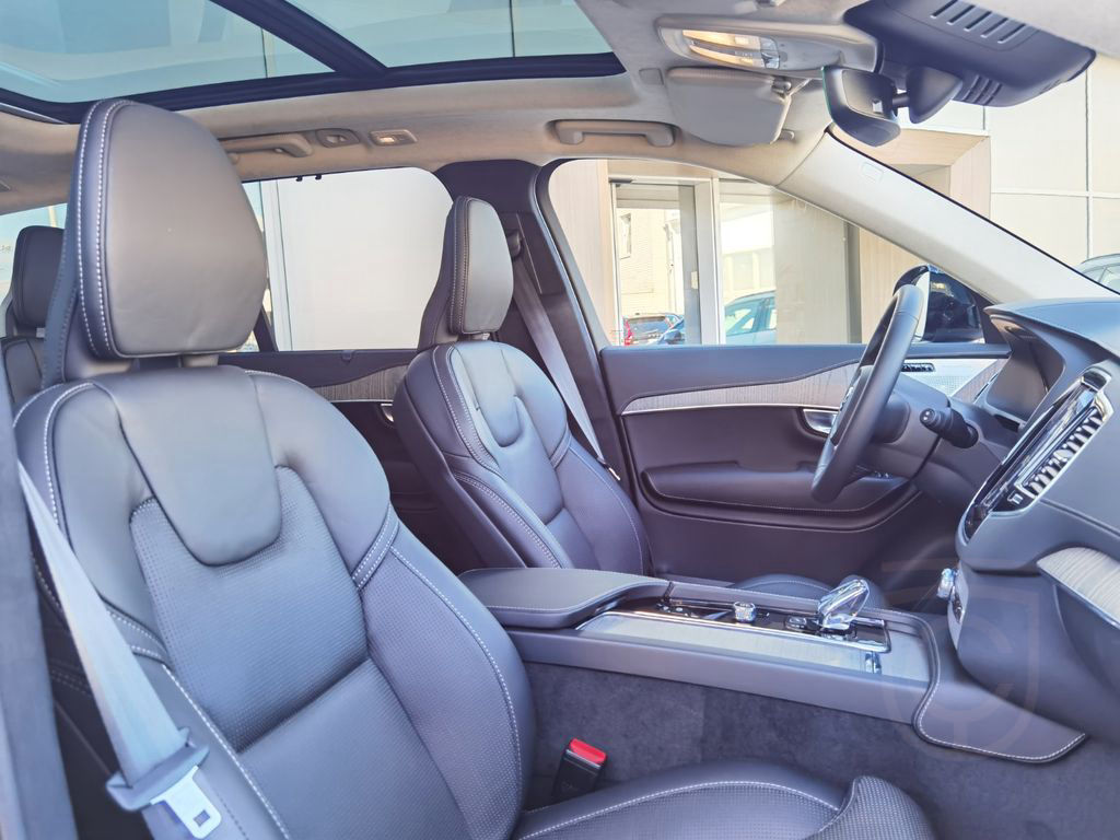 Volvo XC 90 Ultimate Dark Recharge Plug-In Hybrid AWD