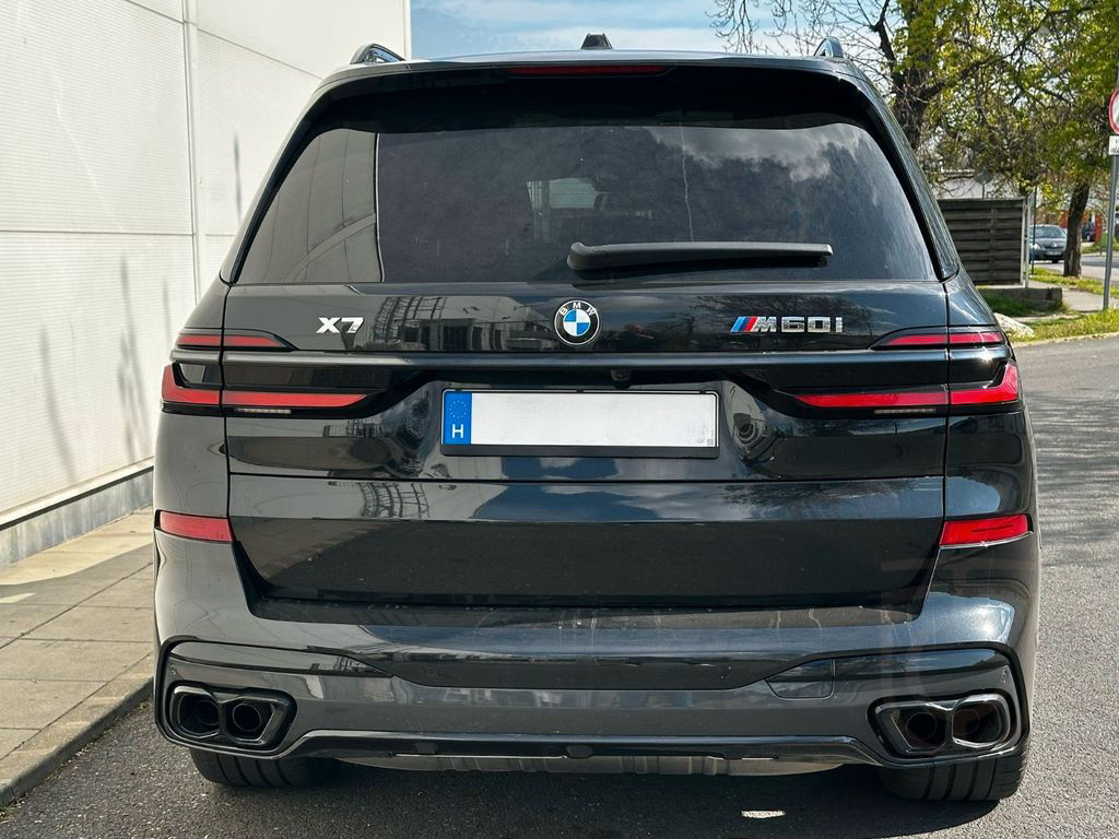 BMW X7 M60i