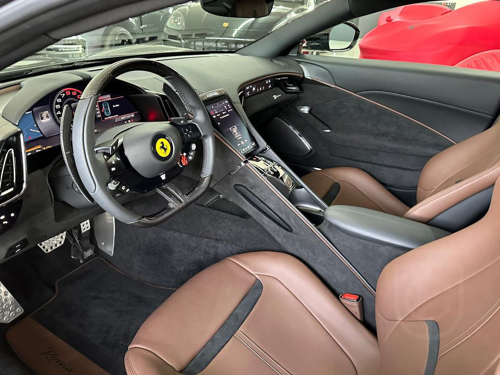 Ferrari Roma Lift + Carbon + Leder braun + LED