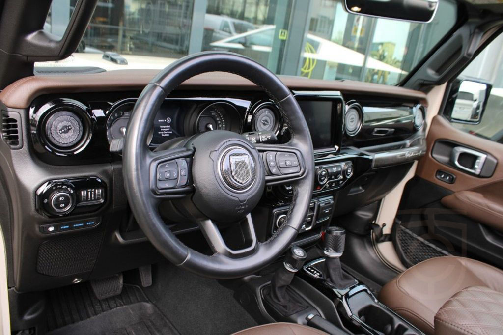 Jeep Wrangler BRUTE 4XE 380 PK SAHARA / Sky One Touch