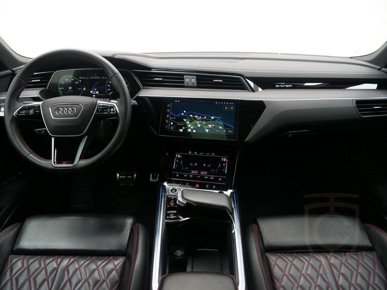 Audi Q8 55 e-tron Quattro S Line Pano