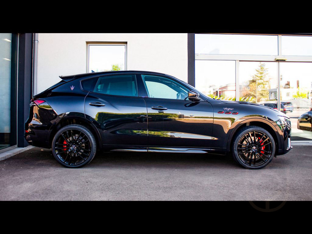 Maserati Levante V8 TROFEO°NERO ASSOLUTO°CARBON 2x°B&W