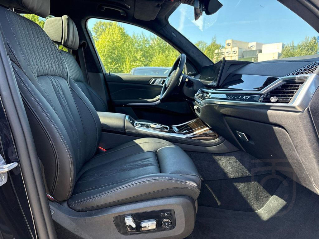 BMW X7 xDr 40dA M SPORT PRO 6-Si,xOffroad,SkyL,AHK