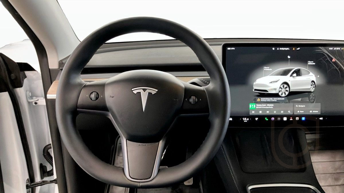 Tesla Model Y Standard Range RWD