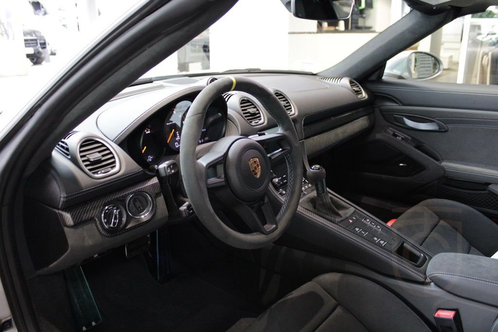 Porsche 718 Spyder RS
