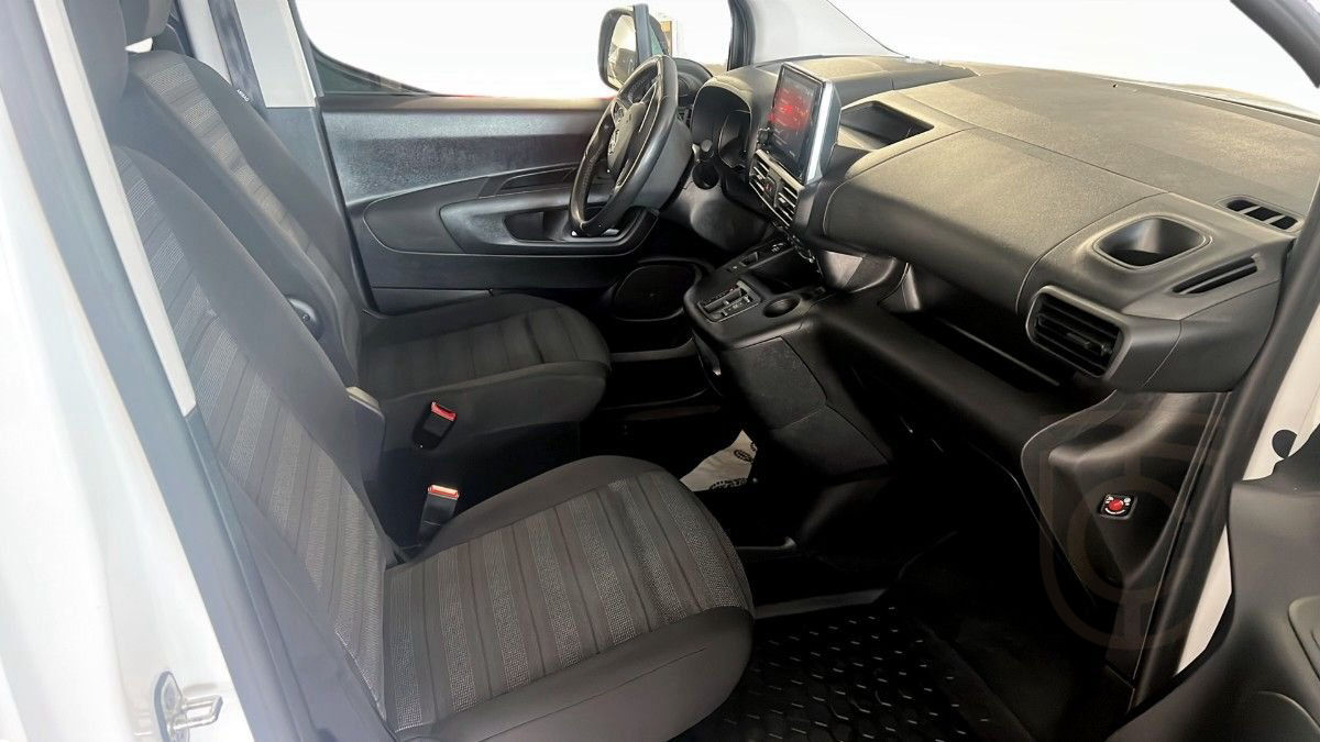 Opel COMBO-E LIFE PRE L2 136