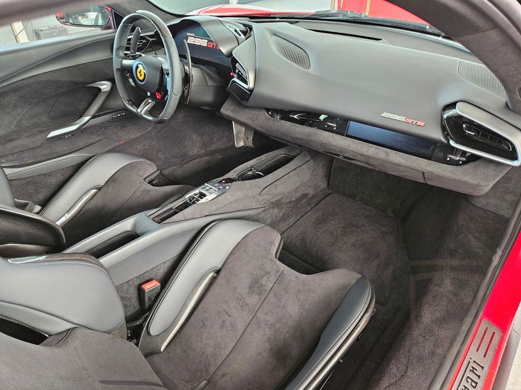 Ferrari 296 GTB *Racing/Lift/LED/Carbon/Kam/BRD/1.Hand*