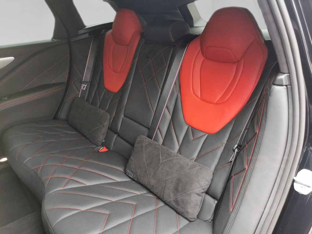 BMW XM Label Red Massage M Driver´s Package Bowers&W