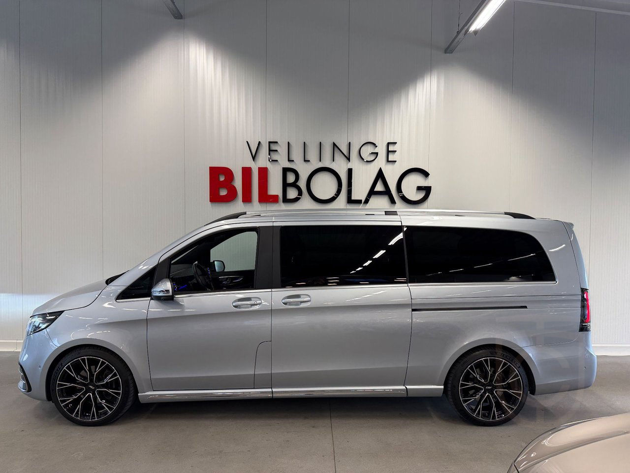 Mercedes-Benz V 300d 4MATIC 3.2t AMG Burmester 360