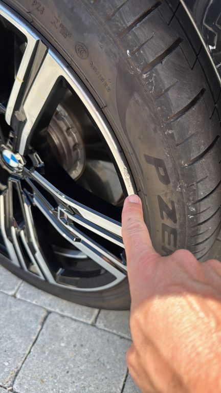 BMW M760 e|Executiv|Connois|Innov|SkyL|Iconic|B&O|21