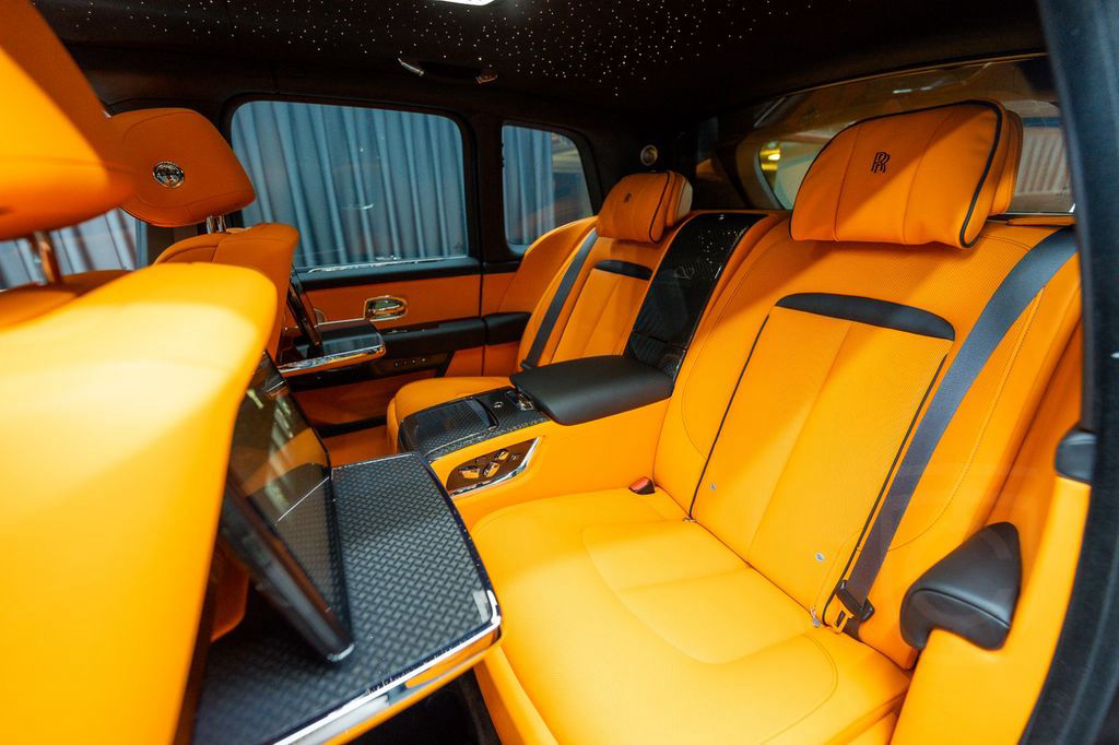 Rolls-Royce Cullinan Black Badge 4Seats Starlight 2025 FULL