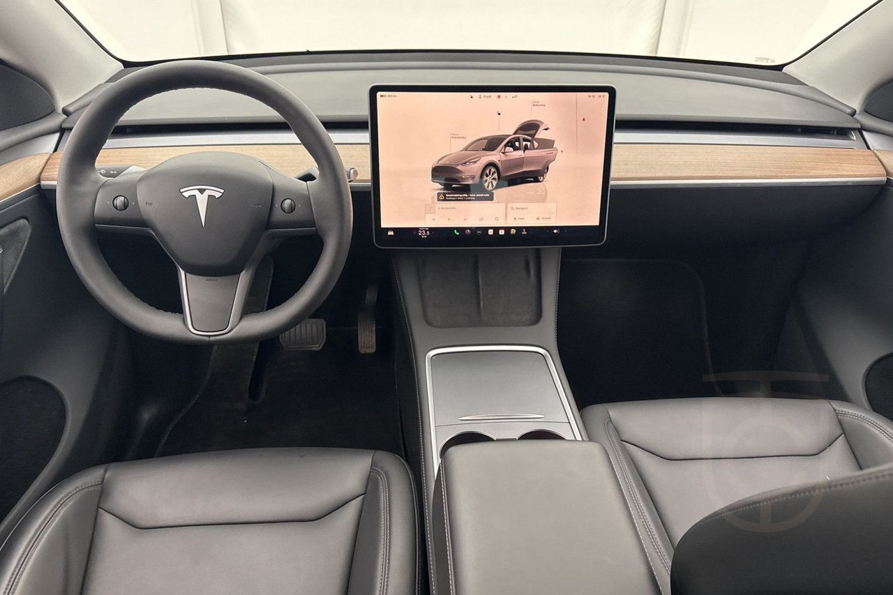 Tesla Model Y Long Range AWD