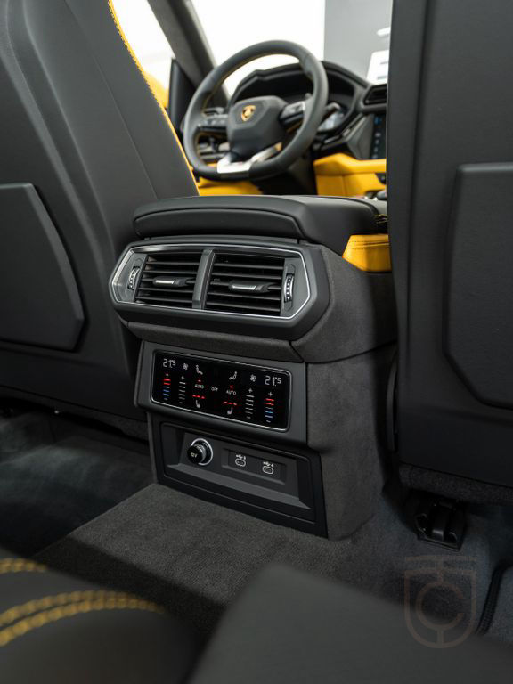 Lamborghini Urus SE Hybrid B&O/PANORAMA/23"/Massage