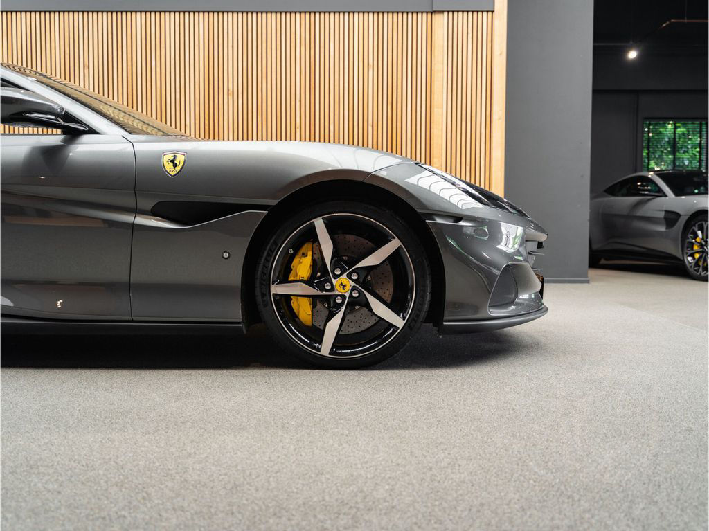 Ferrari Portofino M V8 HELE Carbon Daytona Seats 3.9 Por