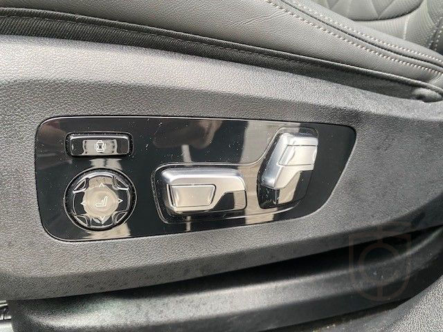 BMW X6 xDrive30d M Sport AHK PanoSky StandHz Massage