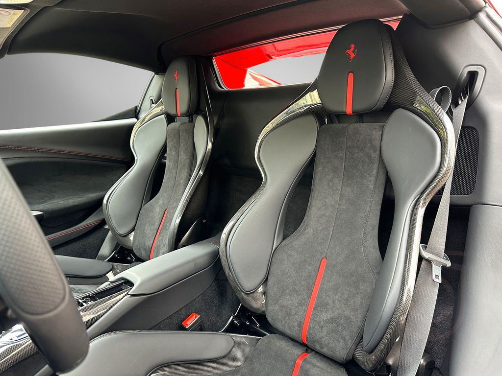 Ferrari 296 GTS Carbon Lift 20" XL Carbon Seats