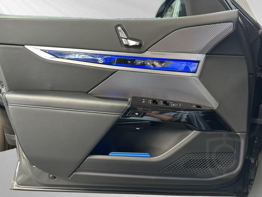 BMW i7 xDrive60 M Sport Pro|SkyLounge|AHK|Massage