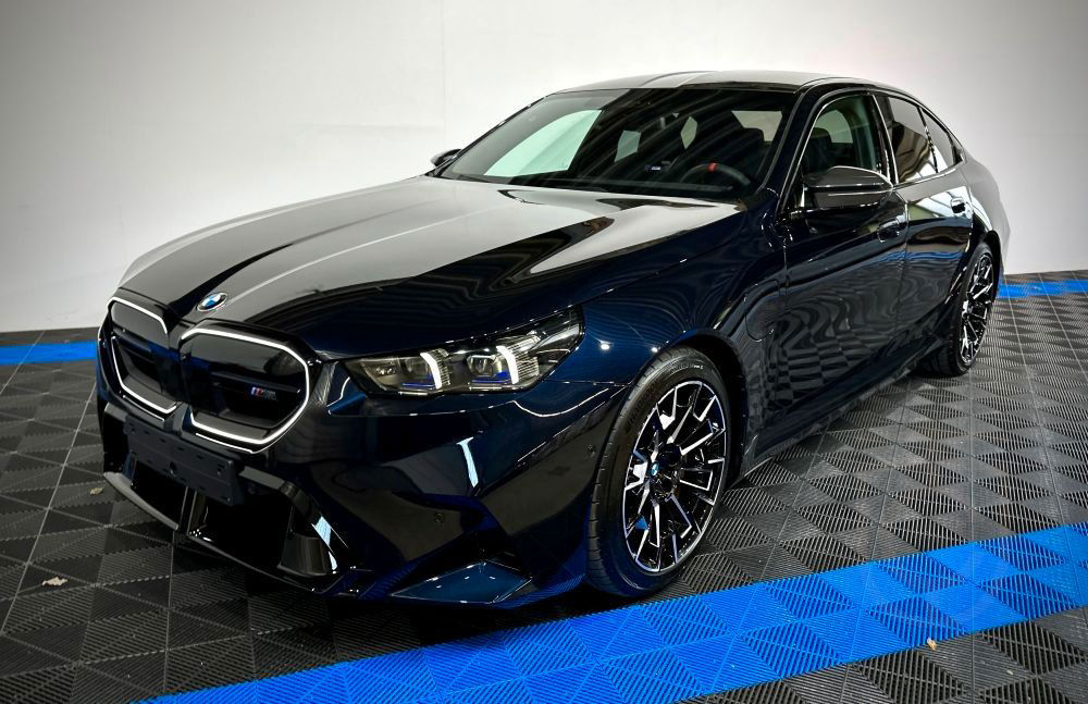 BMW M5 / Ultimate Paket/Keramik Brake/Carbon/stock