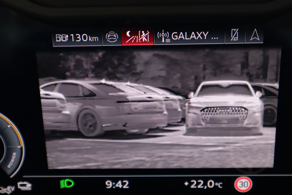 Audi A8L 60 TFSIe lang PANO/ALLRADL./B&O/TV/HuD/NACHT