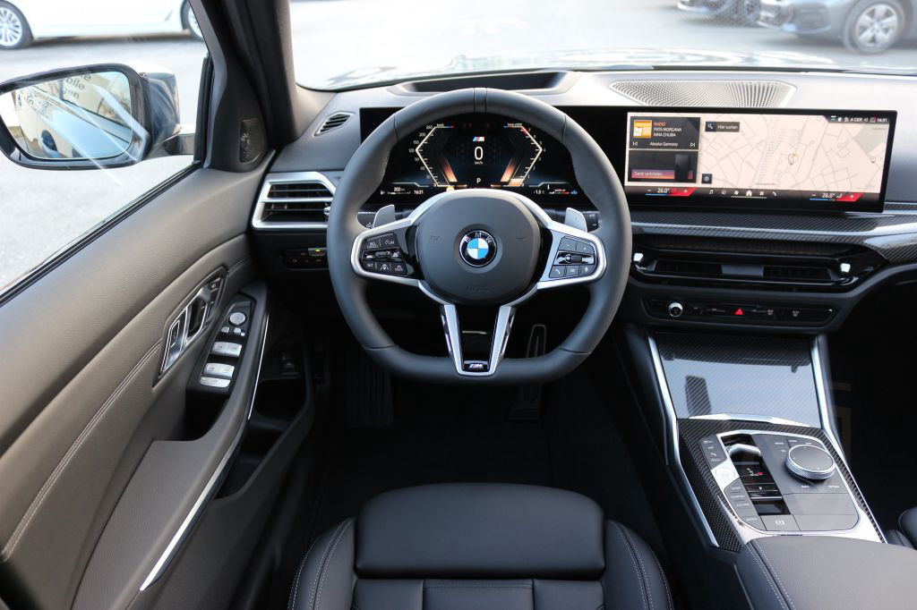 BMW 330i xDrive Touring M Sport Pro / AHK / H&K / LR