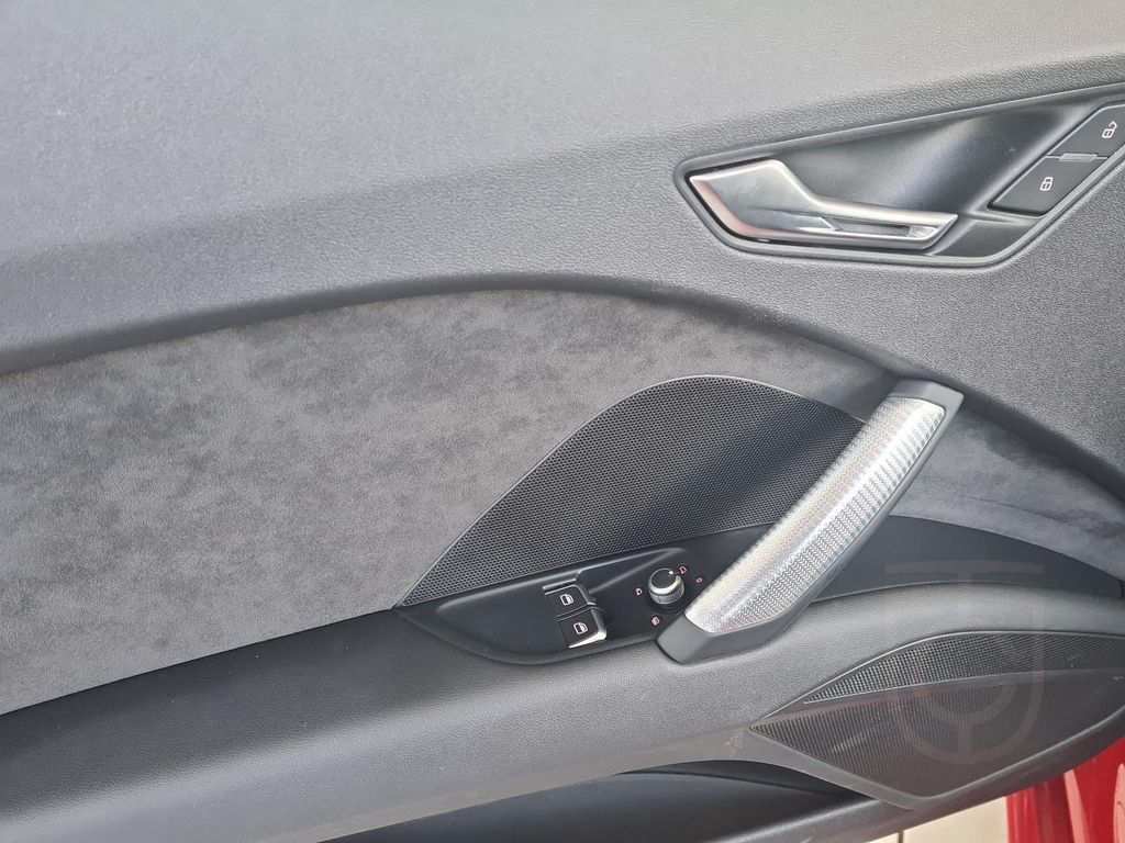 Audi TT RS quattro RS-Dämpf-Regl. RS-Abgas SideAssist