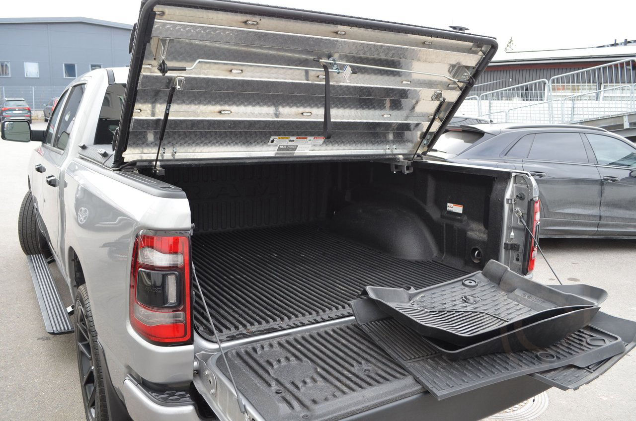 Dodge RAM 5.7 V8 HEMI AWD Laramie Black