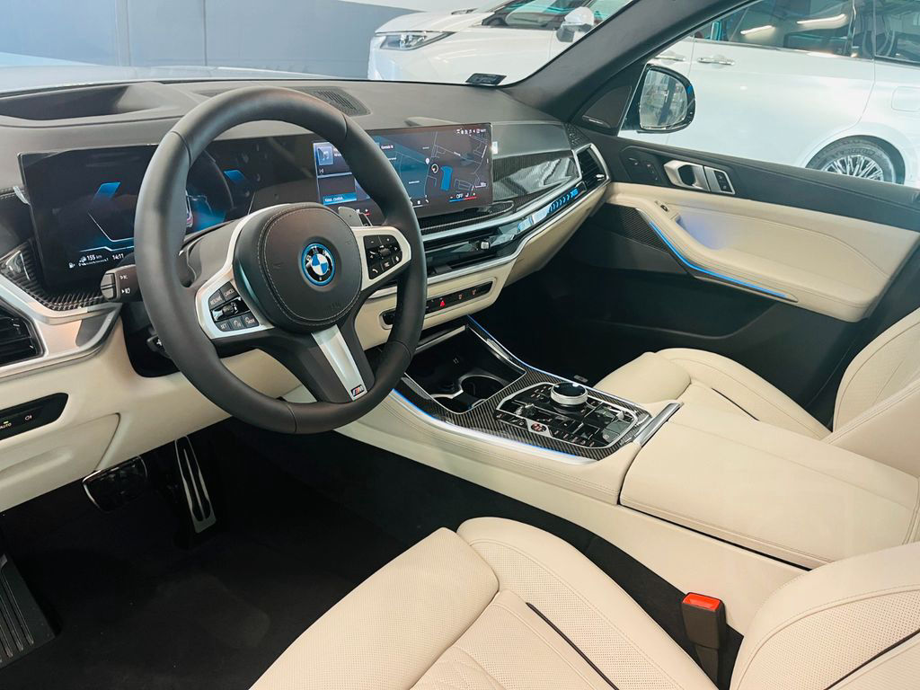 BMW X5 50 e xDrive M Sport / PANO/HARMAN/360KAMERA