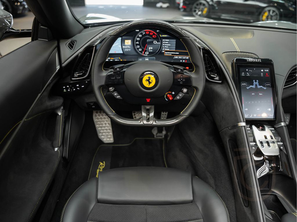 Ferrari Roma Spider Historic Colour Carbon 3.9 V8 Alcant
