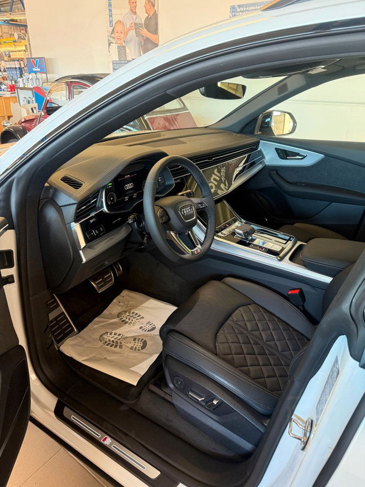 Audi Q8 60 TFSI e quattro TipTronic S Line