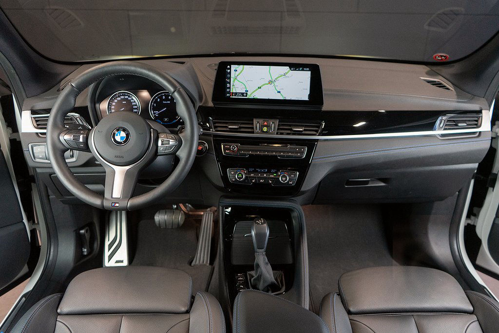 BMW X1 xDrive 25e M-Sport / Connected / Läder / Drag/ 19 tum