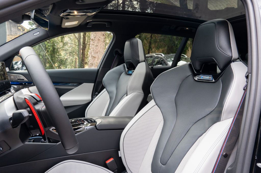 BMW M5 TOURING.DR.ASS.LED.PANORAMA.B&W.360°.AHK.