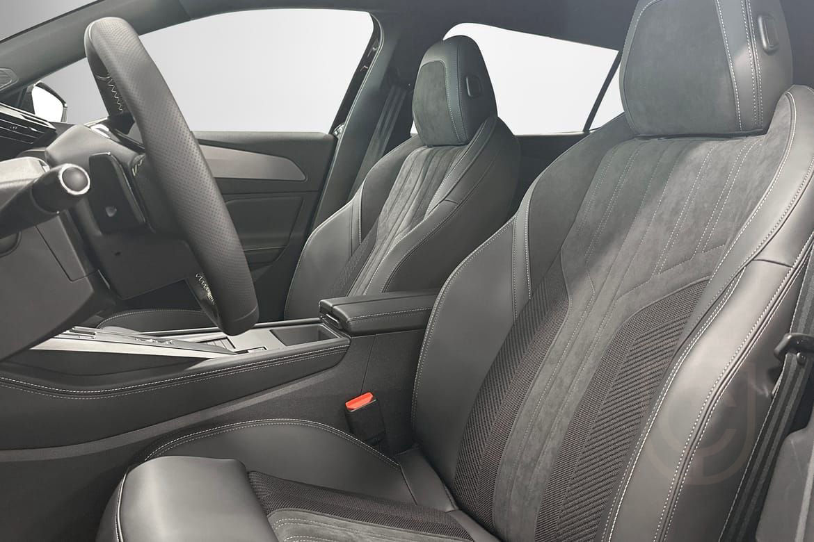 Peugeot 408 Hybrid 136 GT