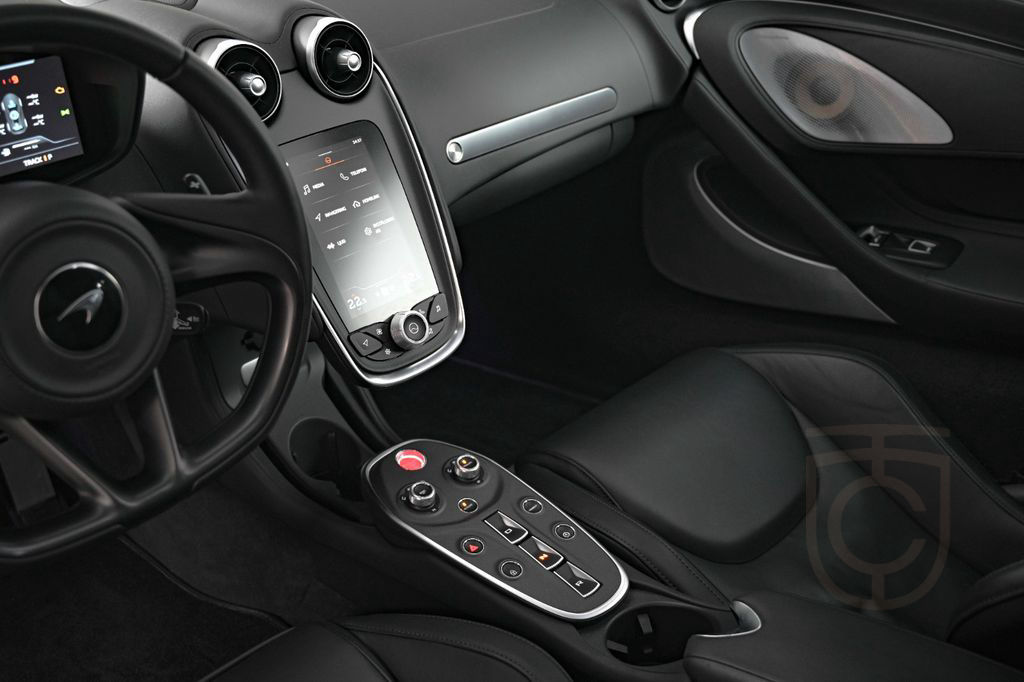 McLaren GT | Premium | Panoramic | B&W | Lift | VAT