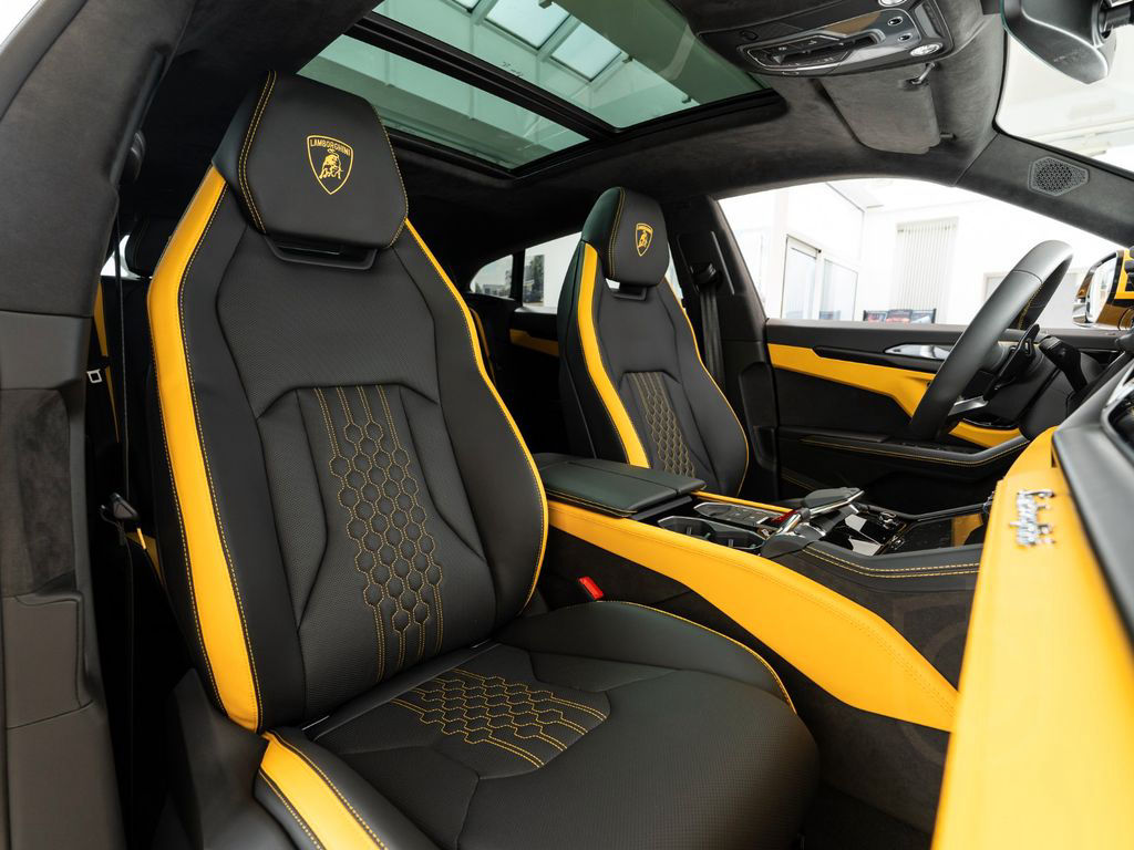 Lamborghini Urus SE Hybrid B&O/PANORAMA/23"/Massage