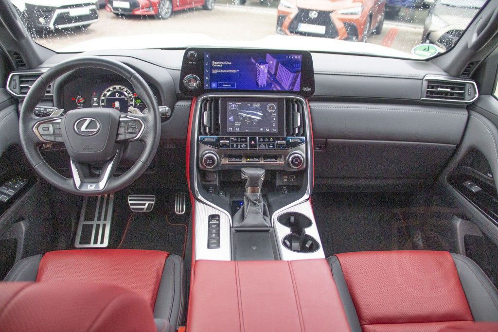 Lexus LX 600 F SPORT