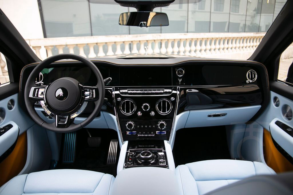Rolls-Royce Cullinan - BLACK BADGE TRIM - STARLIGHT