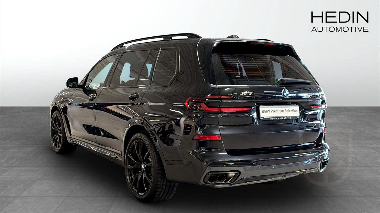 BMW X7 xDrive40i B&W