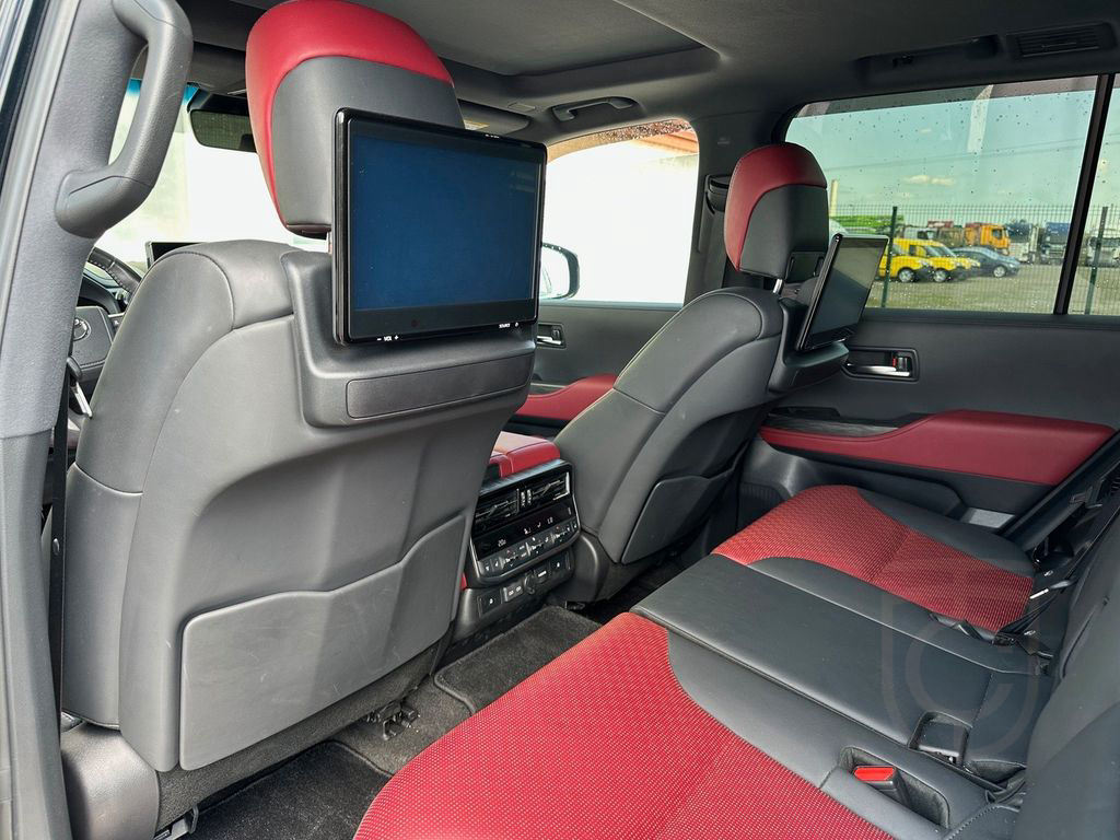 Toyota LAND CRUISER 300 4x4, COMBI VIN 466