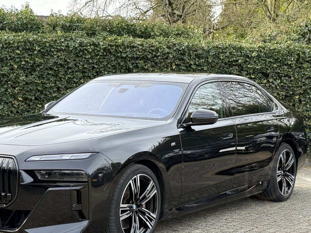 BMW i7 xDrive60 | M-Sport Pro | Panorama Sky Lounge