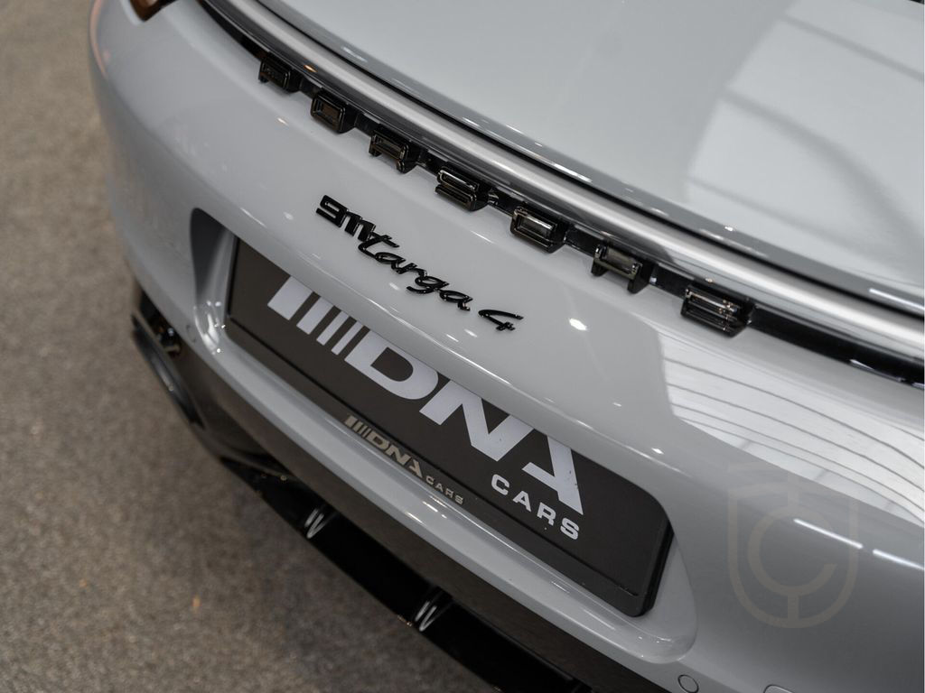 Porsche 992 992 Targa 4 Lift Carbon Bose 911 3.0 Targa 4