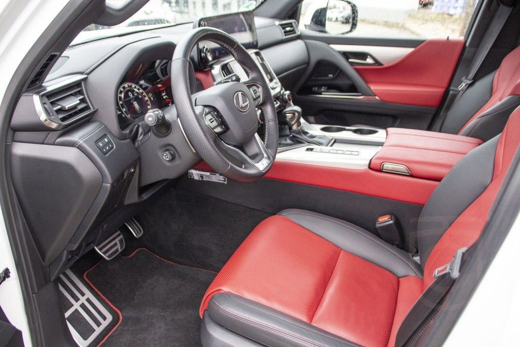 Lexus LX 600 F SPORT