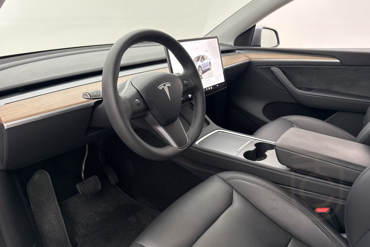 Tesla Model Y Long Range AWD Autopilot Panorama