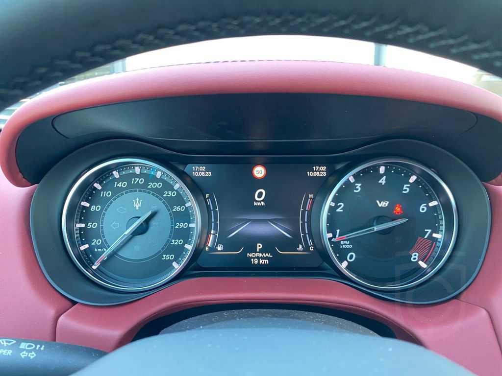 Maserati Ghibli Trofeo V8 Carbon-Pack+Glasdach+Fahrassist