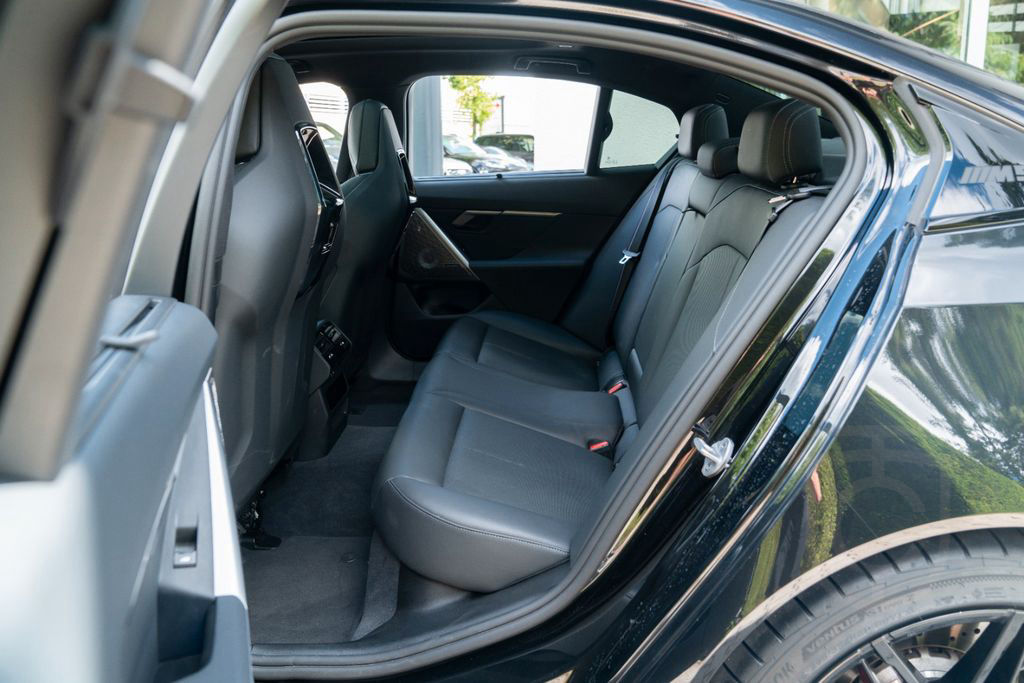BMW M5 Limousine/ DRIVING PROF. / COMFORT PAKET/ B&W